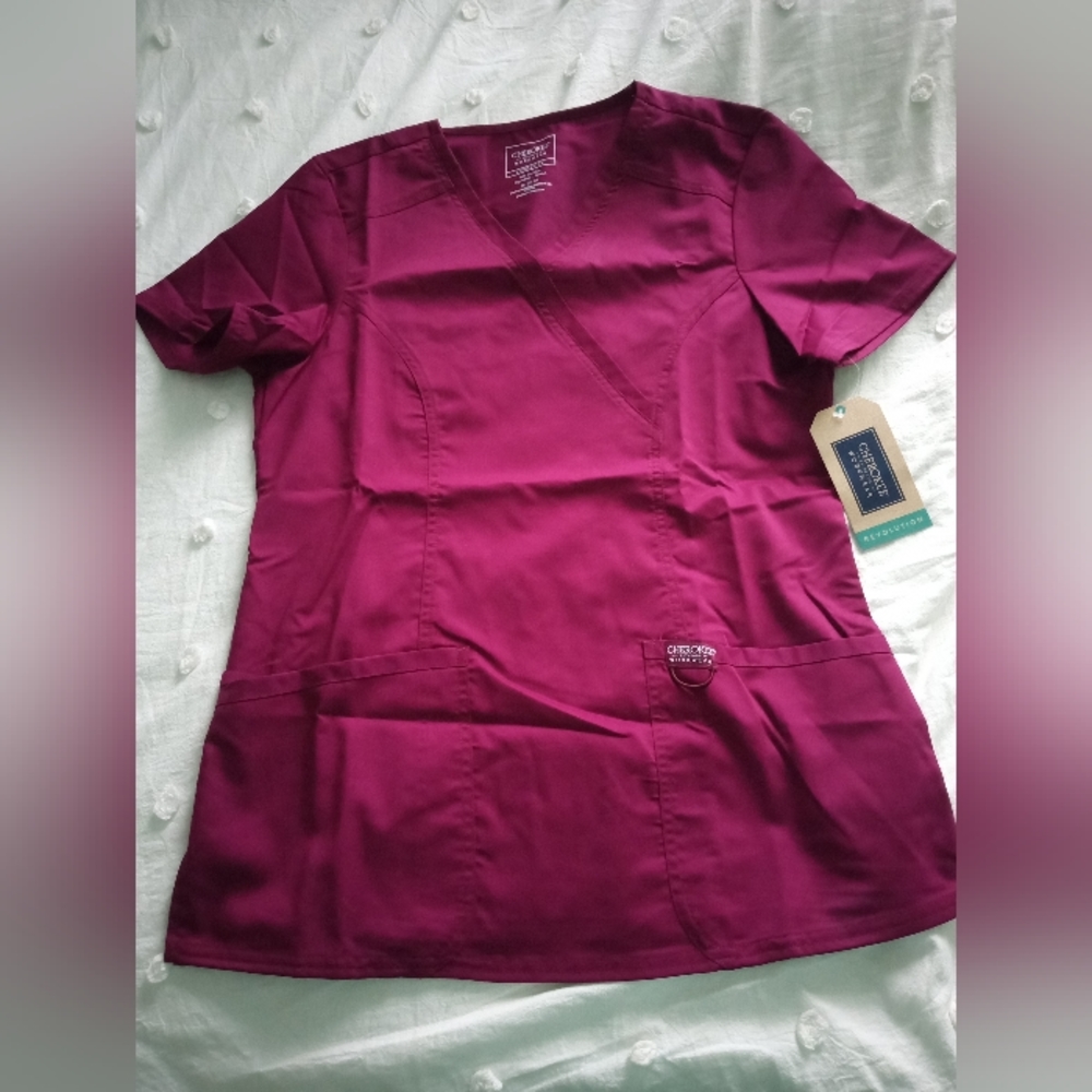 Cherokee Authentic Workwear Revolution Scrub Top. Size Small. Wine red.